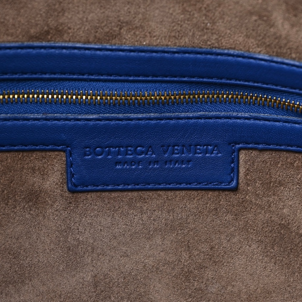 Bottega veneta Intrecciato convertible tote in cobalt blue - Picture 6 of 10